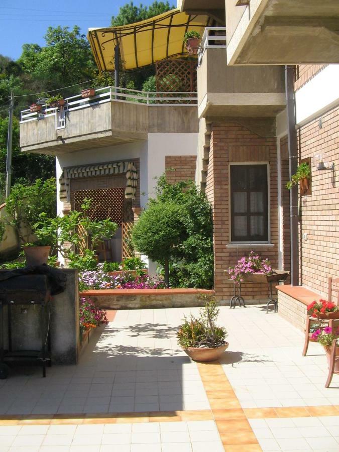B&B Villa Letizia Кастельбуоно Экстерьер фото